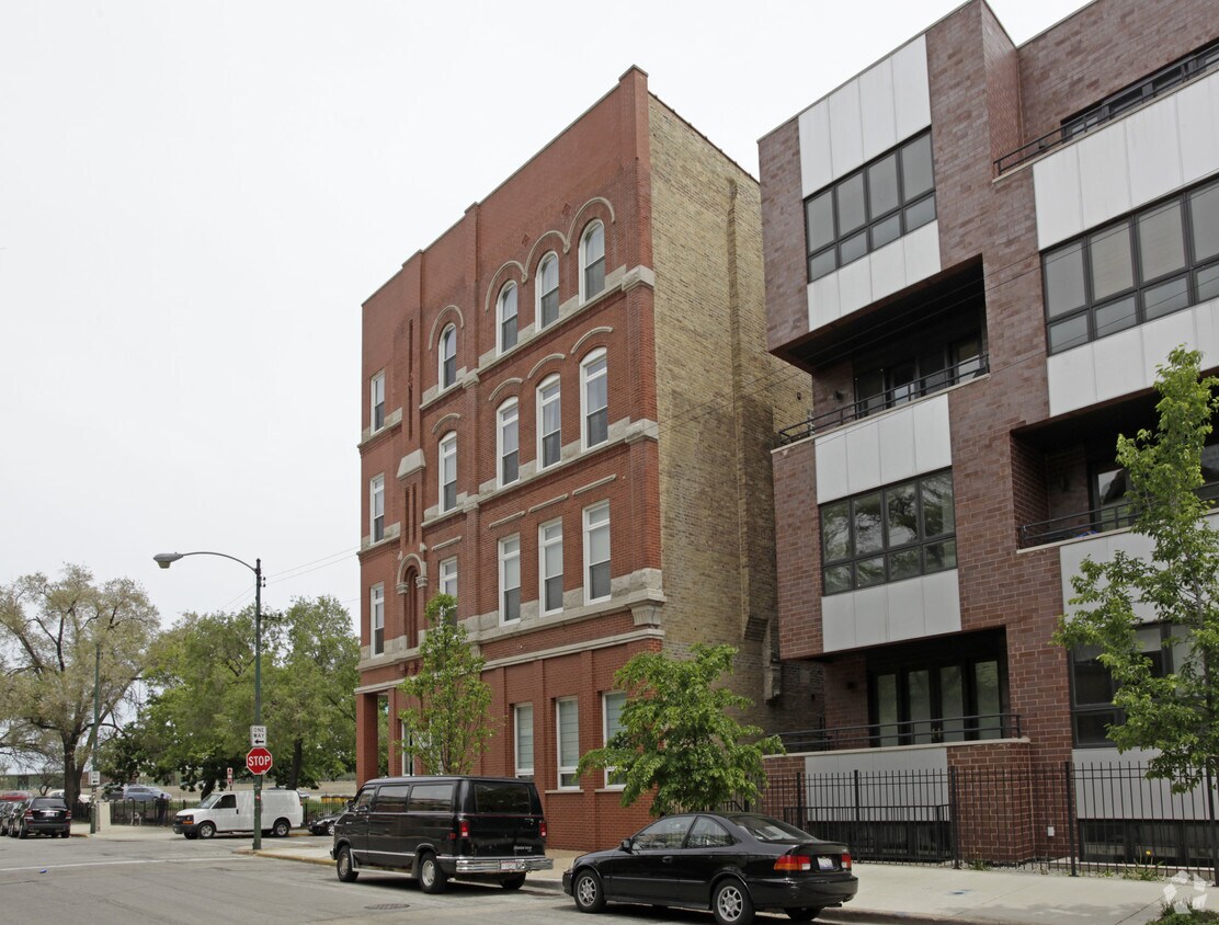 Foto del edificio - 1359-1361 W Blackhawk St
