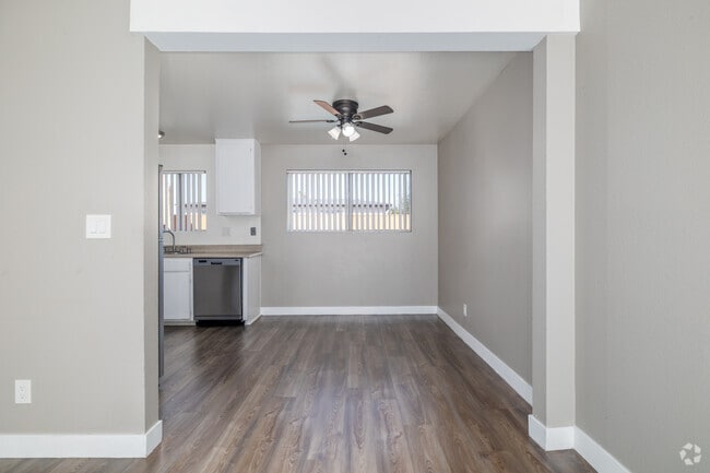 2BR, 2BA - 1,000SF - Kitchen - 910 Enterprise Ave.