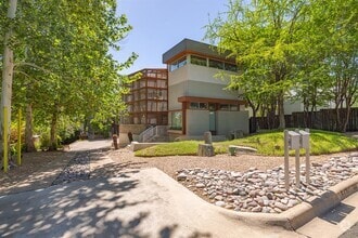 Building Photo - 2801 Oak Crest Ave