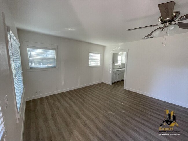 Building Photo - 617 Forbes Ave