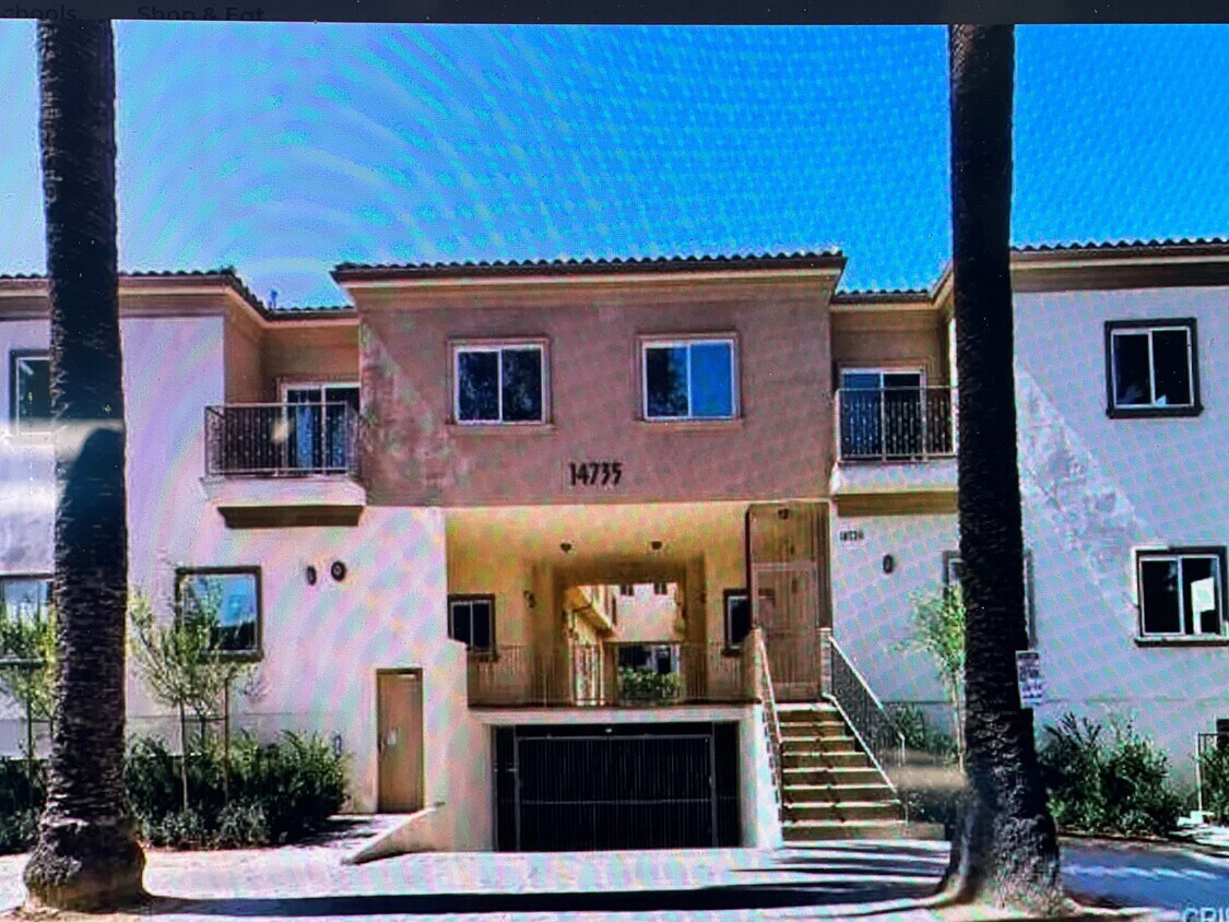 Foto principal - 14735 Friar St