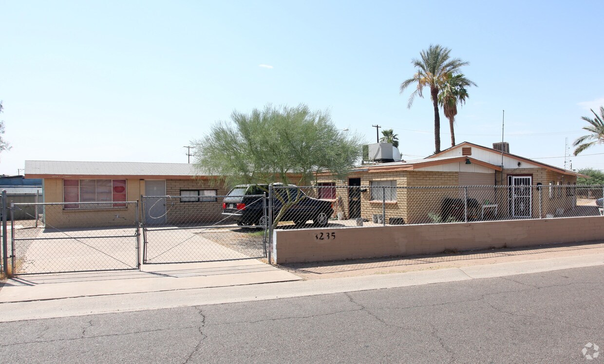 Foto principal - 3235 E Randolph Rd