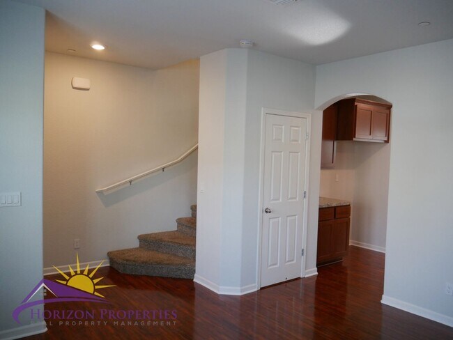 Foto del edificio - Modern Two-Story 4 Bed 2.5 Bath 1,807 sqft...