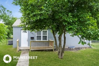 Building Photo - 601 Oak St