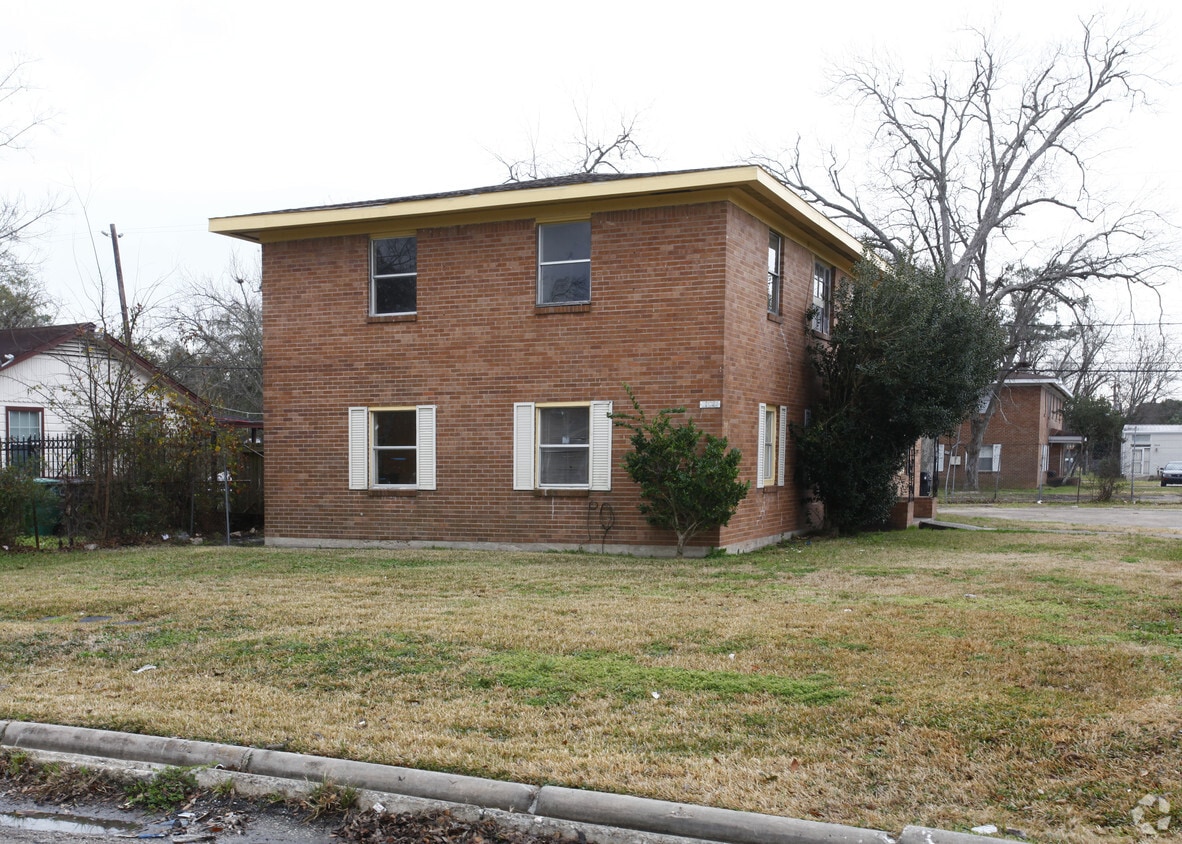 Building Photo - 7622-7626 Pecan Villas Dr