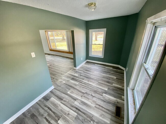 Building Photo - 30556 Lanan Rd