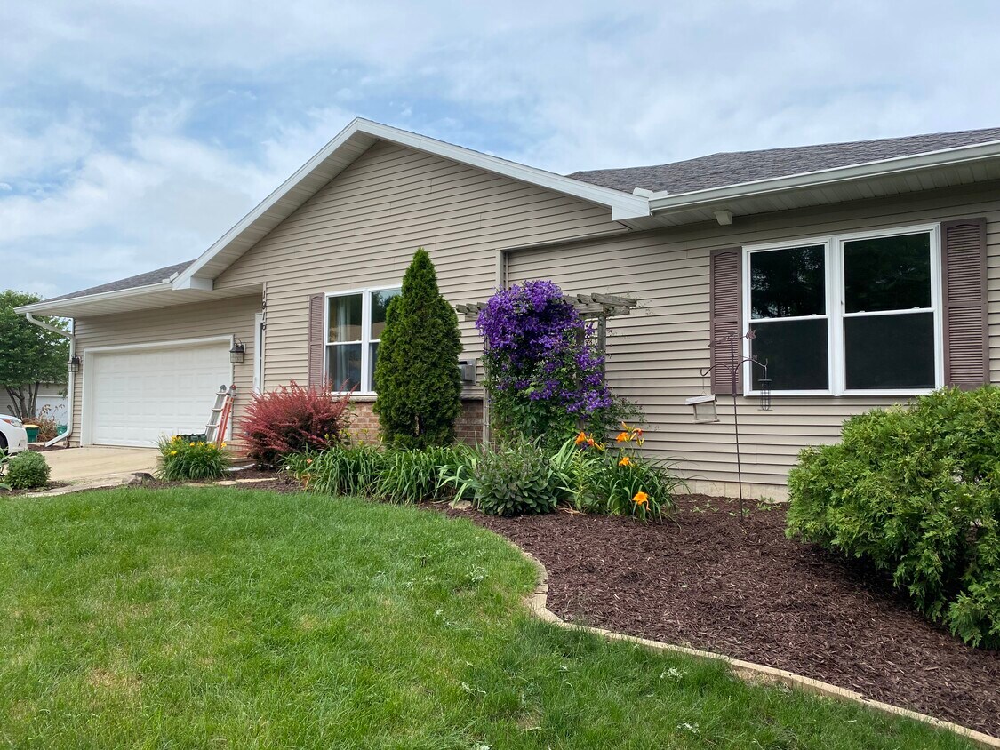 1916 Eastwood Way, Mount Horeb, WI 53572 House Rental in Mount Horeb