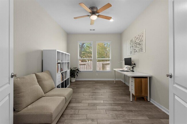 Foto del edificio - 3301 Harmony View Ln