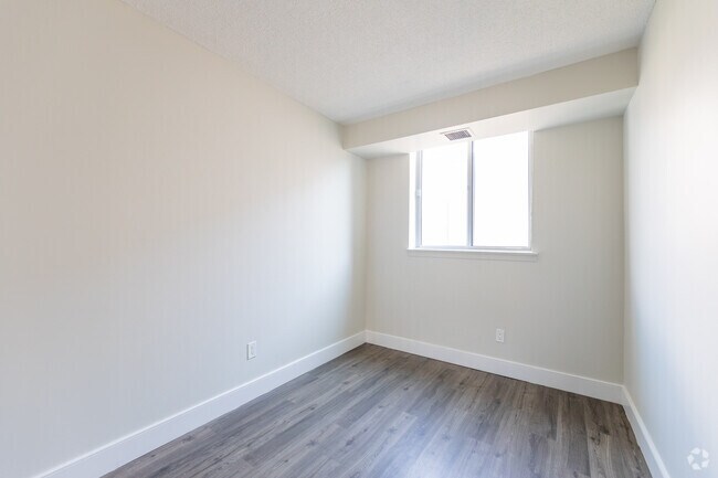 3 chambres, 2 salles de bain - 925 pi2 - Chambre - 295 Dufferin Street