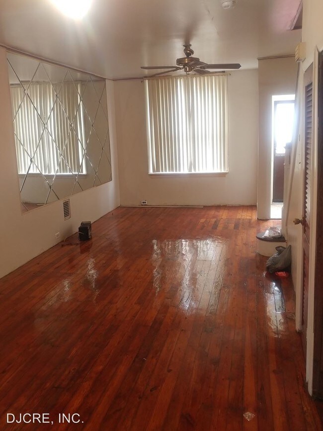 Building Photo - 3 br, 1 bath House - 2424 S Franklin Street