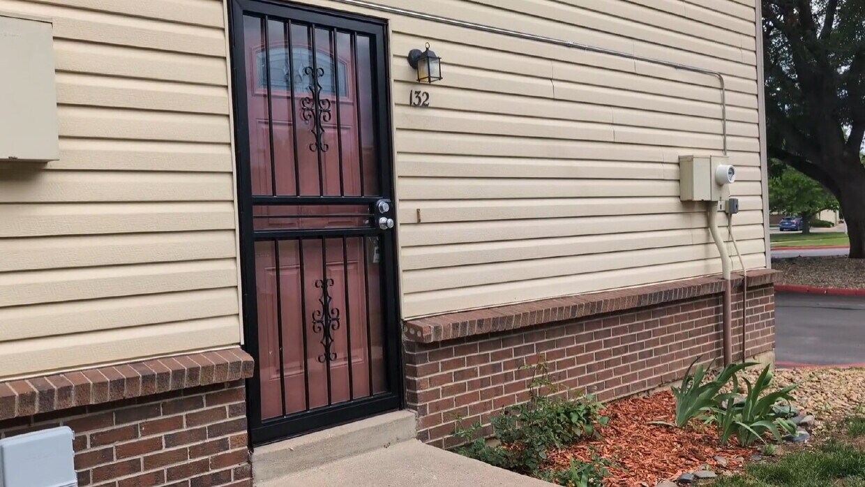 Foto principal - "Charming 2-Bed Condo Retreat in Lakewood ...
