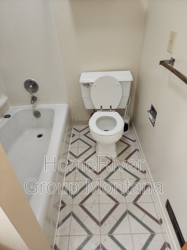 Building Photo - 102 Camelot Ct
