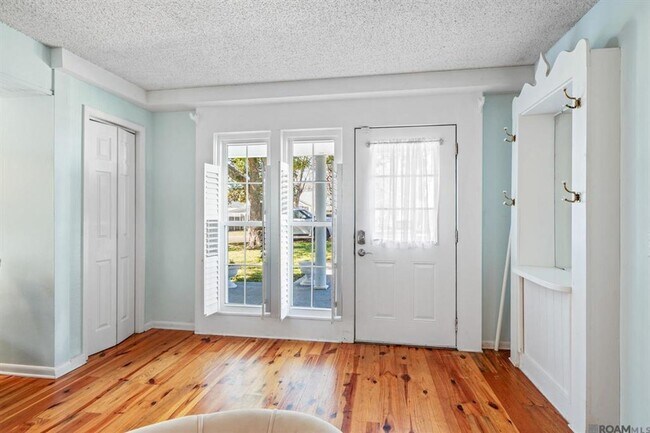 Foto del edificio - Inviting 3BR/3BA Two-Story Home in Capital...