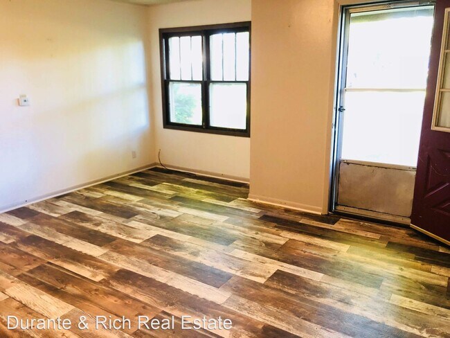 Building Photo - 2 br, 1 bath House - 4709 E. Hilltop Drive