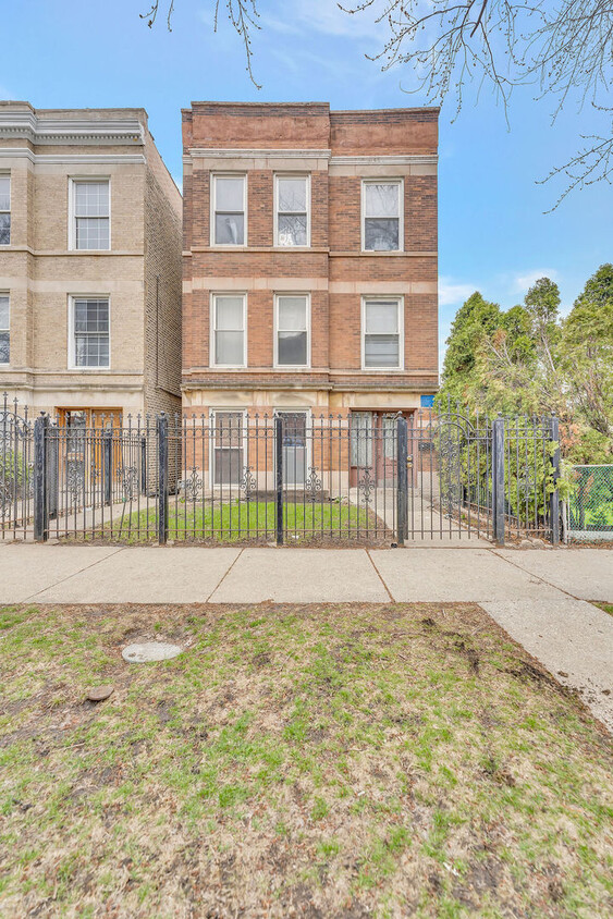 Primary Photo - 2946 N Rockwell St