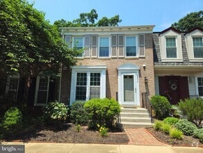 Building Photo - 5676 Ridge View Dr
