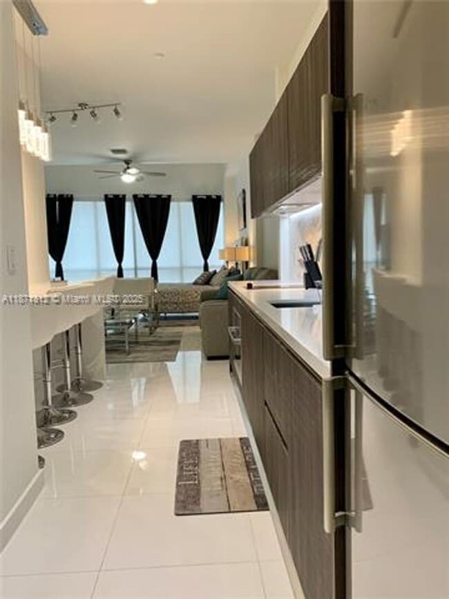 Building Photo - 851 NE 1st Ave