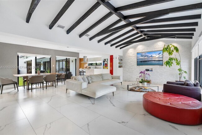 Foto del edificio - 766 NE 96th St