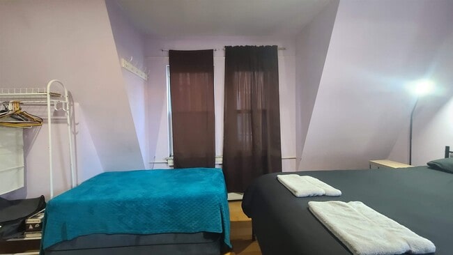 Building Photo - 42 49th St