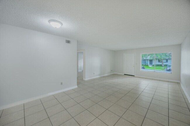 Foto del edificio - Updated Spacious 3 Bed/2 Bath Condo FOR RE...