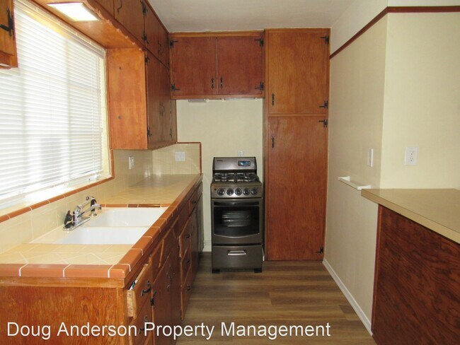 Building Photo - 858 W Milling St