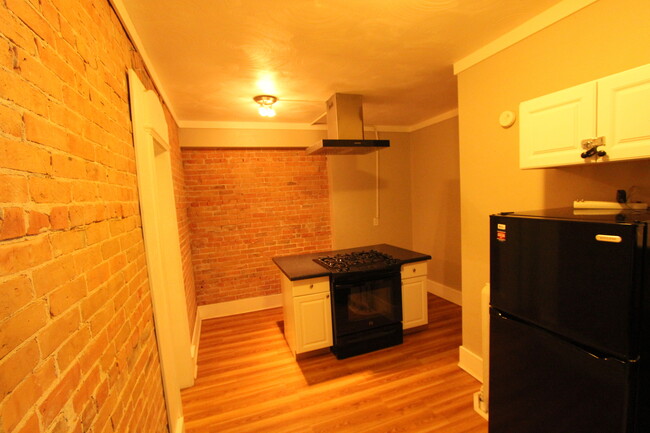 Building Photo - A rare find!!! Downtown GJ Gem All Utiliti...