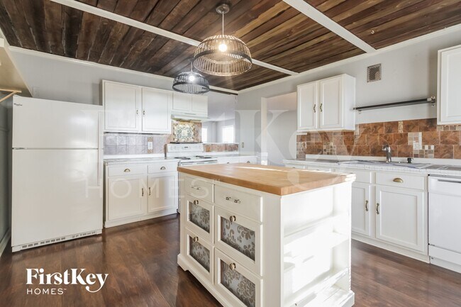 Foto del edificio - 319 Sunburst Ln