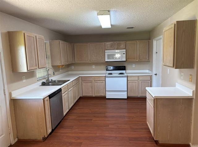 Foto del edificio - 4221 Meadowknoll Dr