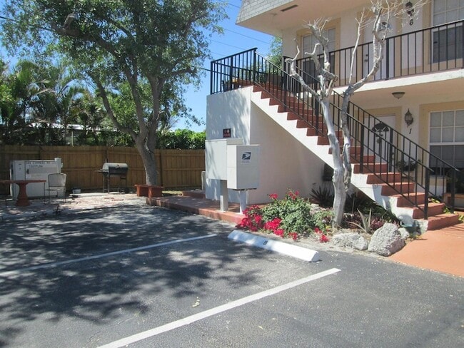 Photo - 405 N Cypress Dr Apartment