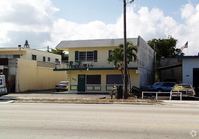 Alternate view - 4021 N Andrews Ave