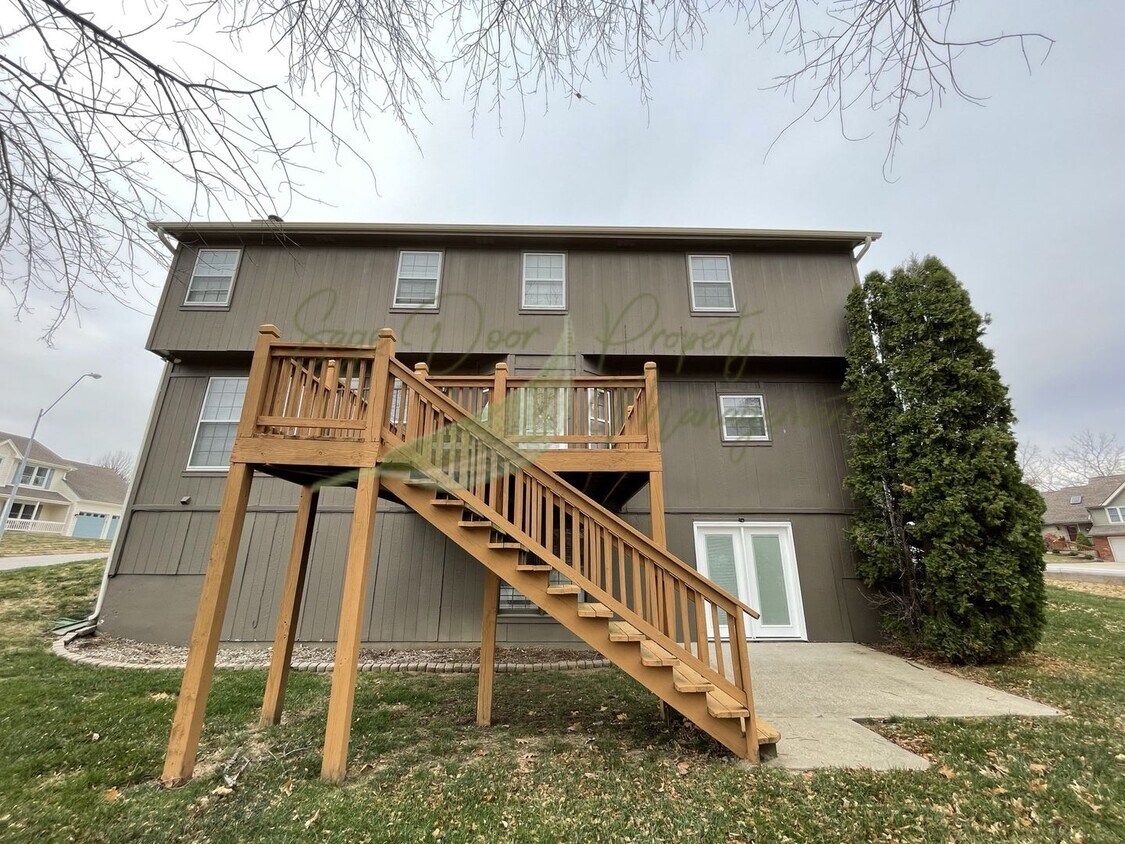 Building Photo - 8703 N Oregon Ave
