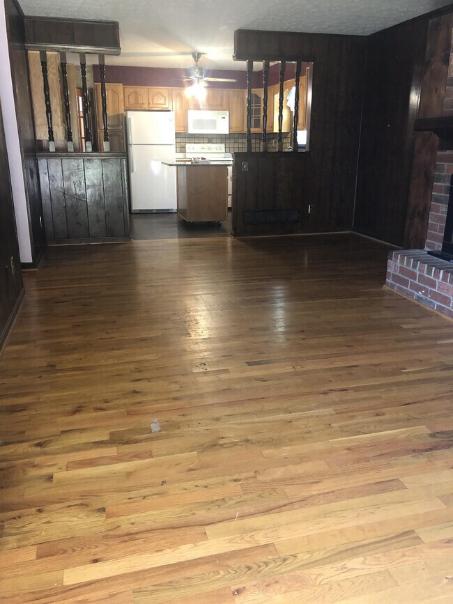 Building Photo - 3750 Rouge Way