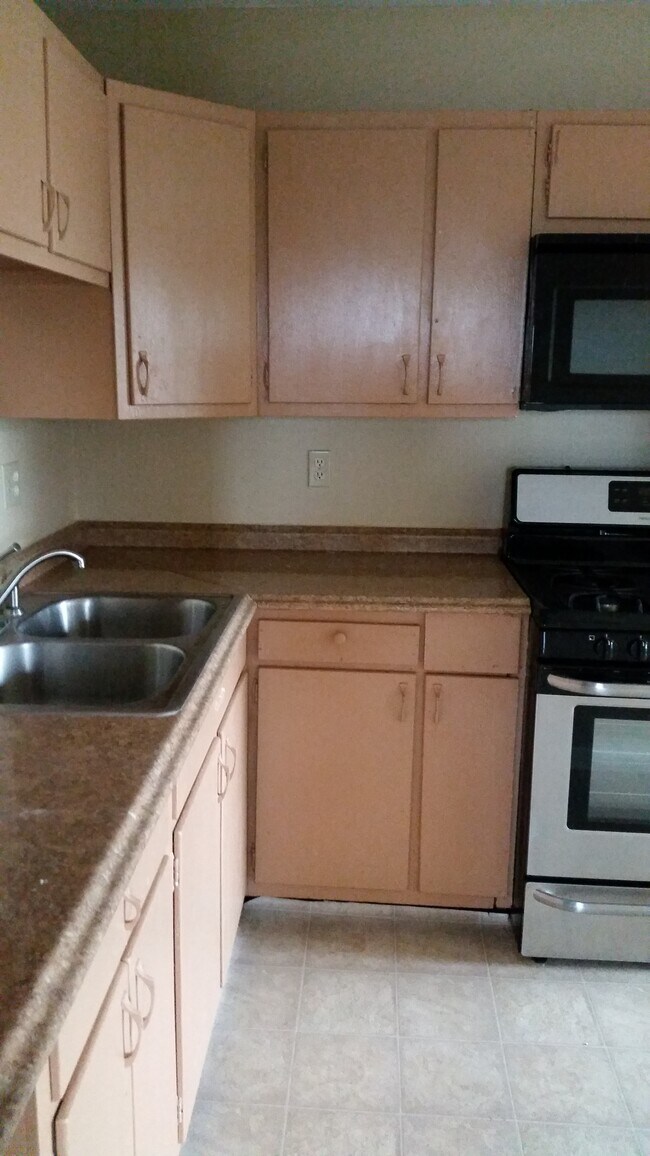 Building Photo - 2173 Cypress Dr