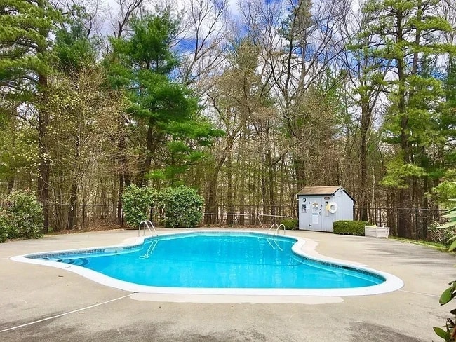 Society Pool - 1 Meetinghouse Rd