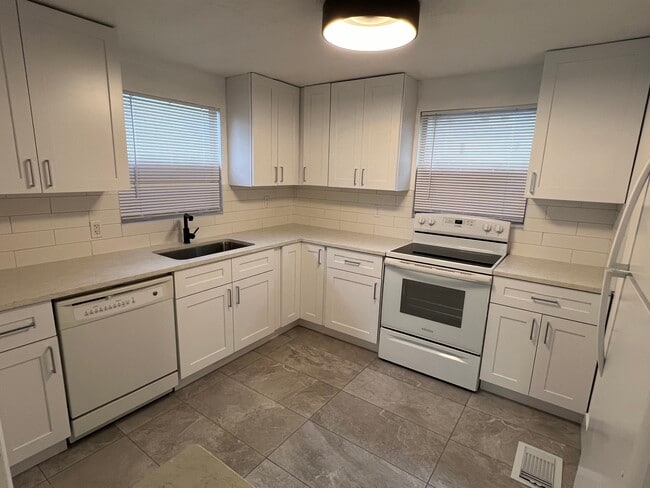 Foto del edificio - 70 W Muriel St