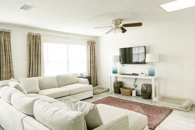 Foto del edificio - 509 Rivera Dr