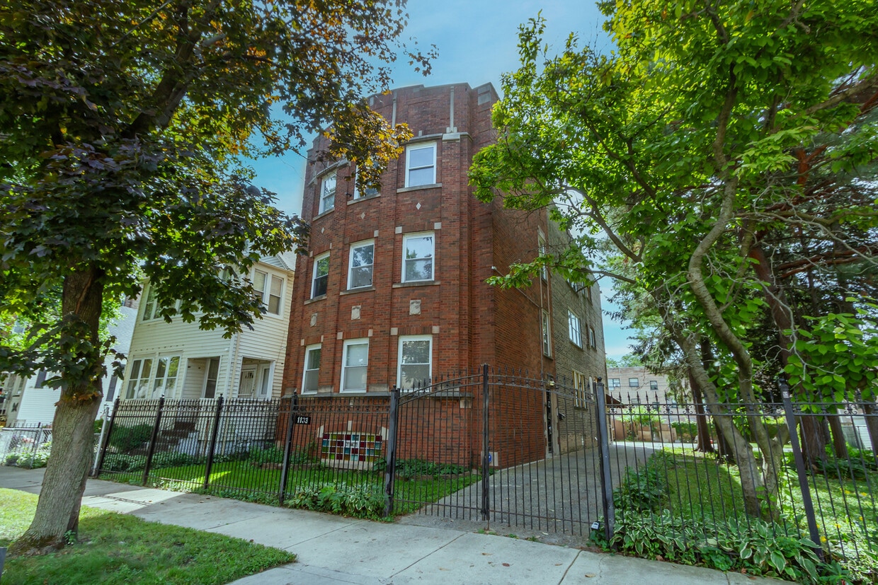 Primary Photo - 1133 E 81st Pl