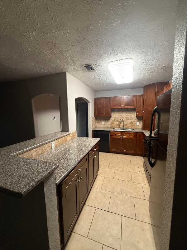 Foto del edificio - 5942 Willow Glen Dr