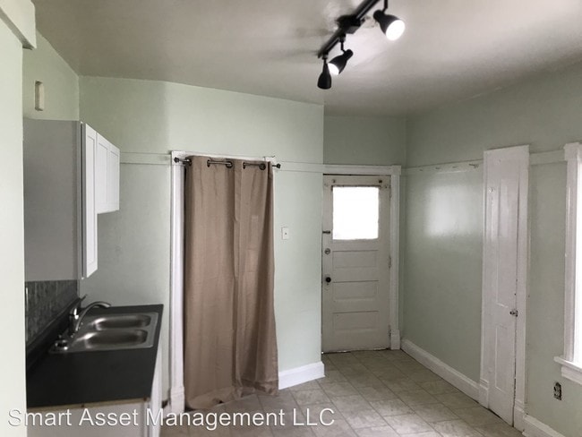 Building Photo - 1513 S 63rd St