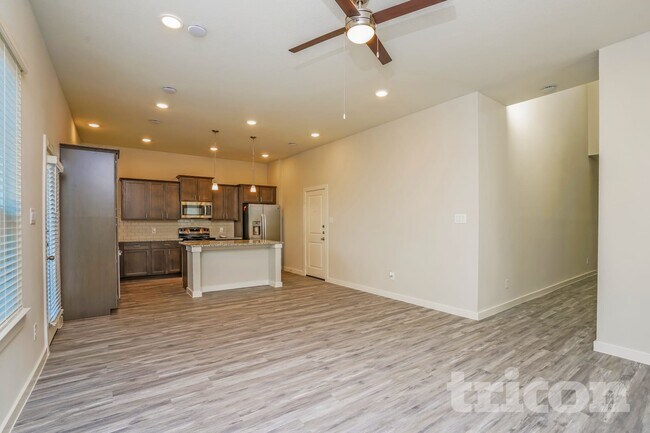 Foto del edificio - 9835 Willow Creek Commerce Dr