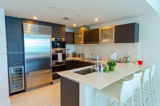 Foto del edificio - 17001 Collins Ave