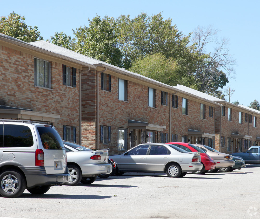 Building Photo - Forest Green Apartments