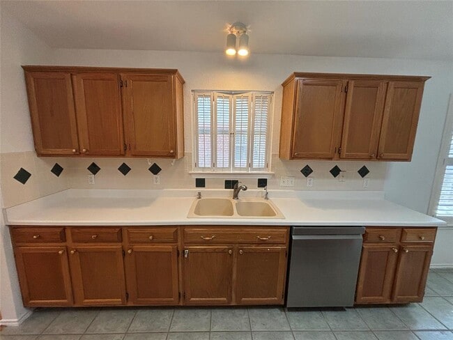 Foto del edificio - 1300 Leah Ln
