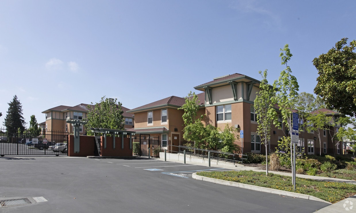 Building Photo - Broadmoor Plaza