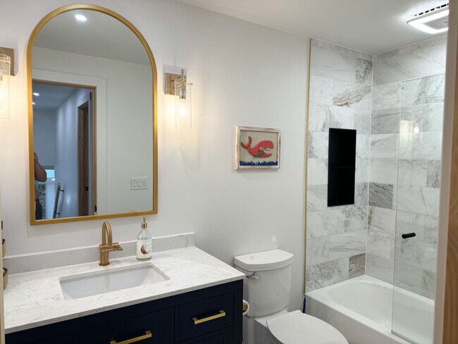 Building Photo - 5610 41st Ave E