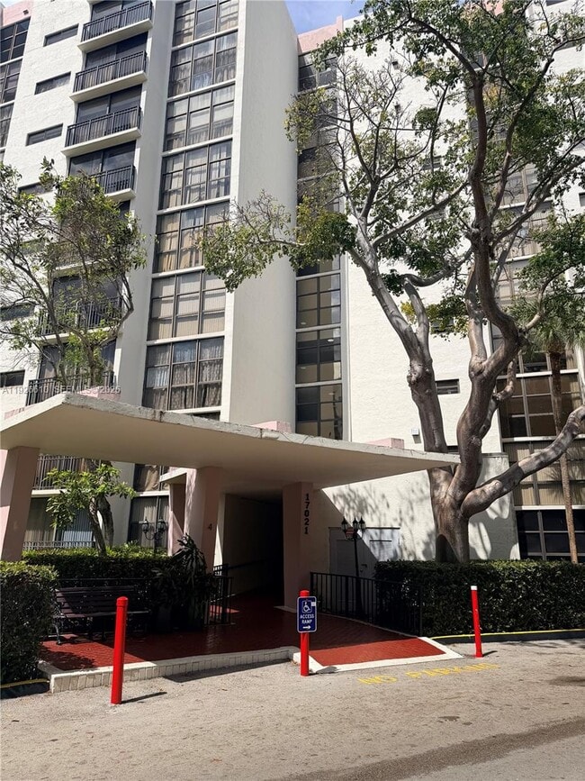 Building Photo - 17021 N Bay Rd