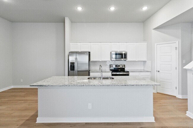 Foto del edificio - Beautiful Duplex Available In Emma Park!