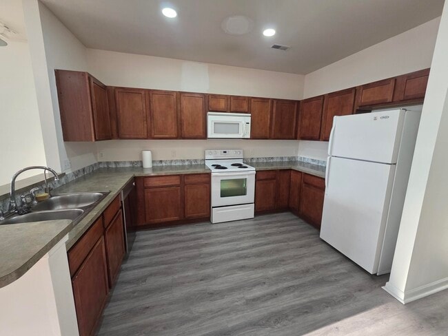 Kitchen - 394 Hilton Rd