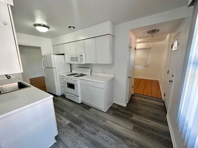 Kitchen - 5452 Brummel St