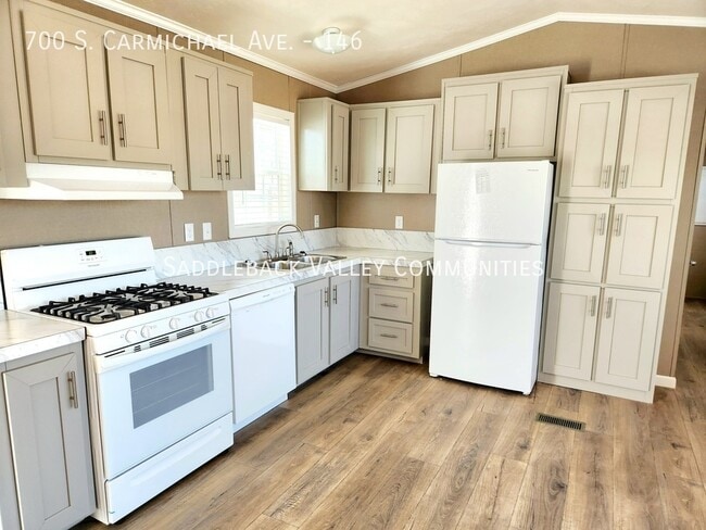 Building Photo - 700 S Carmichael Ave